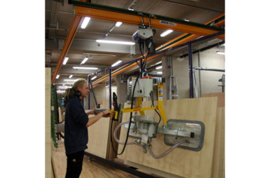 Worker transports wooden boards for the stage set with the help of the ABUS crane 