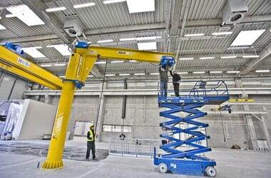 Assembly of a trolley on a free-standing slewing crane in a production hall of the Rolls-Royce company in Poland