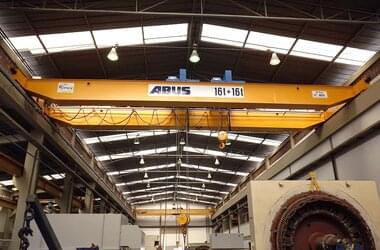Crane with trolley in a production hall in Brazilian company for internal transport of loads