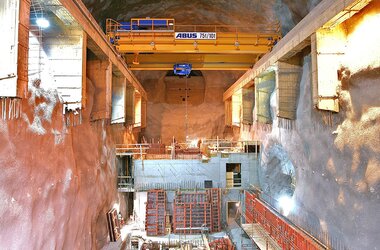 Walk-in crane in unusual production hall where components for energy supply are built