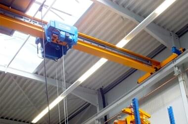 ABUS overhead travelling crane with trolley with chain hoist for use as a hoist in production hall of the company Forthaus