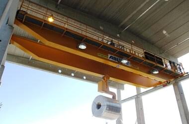 Double-girder traveling crane with 32 t where the trolley is easily accessible for service and maintenance purposes