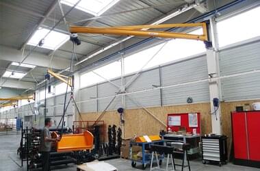 4 wall jib cranes type LW - 500 kg with a radius of 5 m