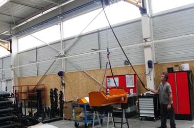 Wall jib crane for assembling the units and components in Noremat