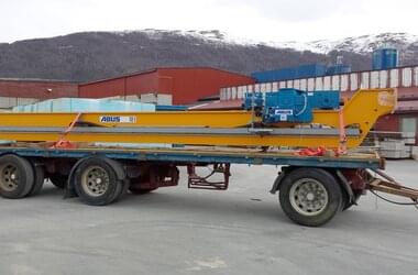 Arrival of the two single girder travelling cranes at the company Elementpartner
