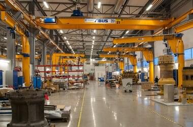 19 jib cranes and 4 overhead travelling cranes in two material handling levels of the Swedish company Pon Equipment