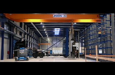 Double girder travelling crane with lifting capacity of 25 t in new production of the company Stork Thermeq