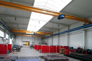 Single girder travelling cranes in welding shop of Czech company PEGAS GONDA