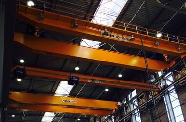 Double-girder travelling cranes and single-girder travelling cranes in the manufacturing process of the innovative Bodewes ships