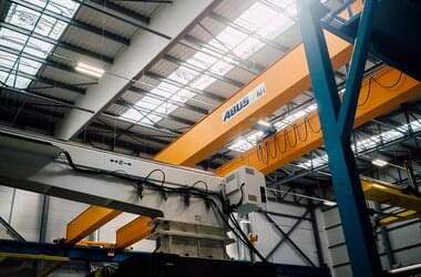 Travelling cranes with crane distancing system to prevent collisions