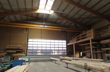 Single girder travelling crane for the lower load capacity range in company Käser Holzbau