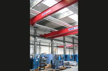 Crane systems for the assembly and movement of the wire drawing machines