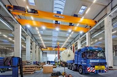 Double girder travelling crane with LED light line in heavy duty terminal