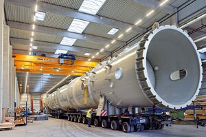 Double girder travelling cranes in multi-purpose logistics hall of the company HegmannTransit