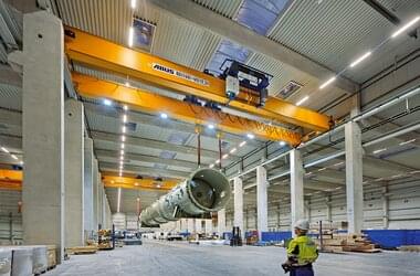Double girder travelling cranes with travelling hoists for tandem operation
