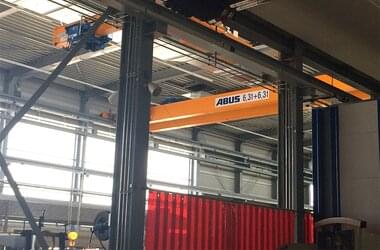 Double girder travelling crane with tandem function for large and long goods