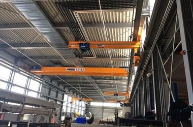 Double girder travelling crane and wall-mounted travelling crane provide efficient working environment