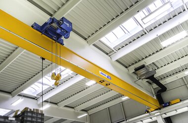  ELS single girder overhead traveling crane with a side mounted trolley in production and assembly hall