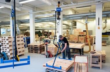 Wall jib crane LW for the production of pallets in Norway