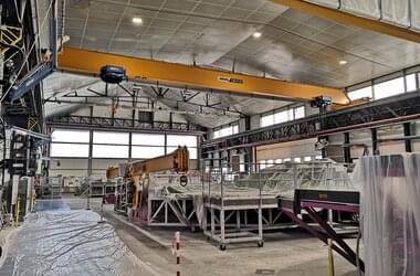 Assembly of the ABUS single girder travelling cranes at Construction Navale Bordeaux.