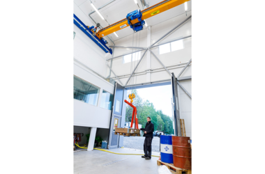 Rotor Maskiner employee operates single girder travelling crane with ABURemote