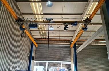 Suspended rail system as the optimum solution to the great challenge of making optimum use of the low room height