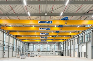 You can see a large production hall here with five ELK overhead travelling cranes on a common crane track.