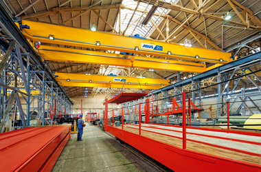 Double-girder overhead travelling crane with LED light line at the WBN Waggonbau company in Niesky