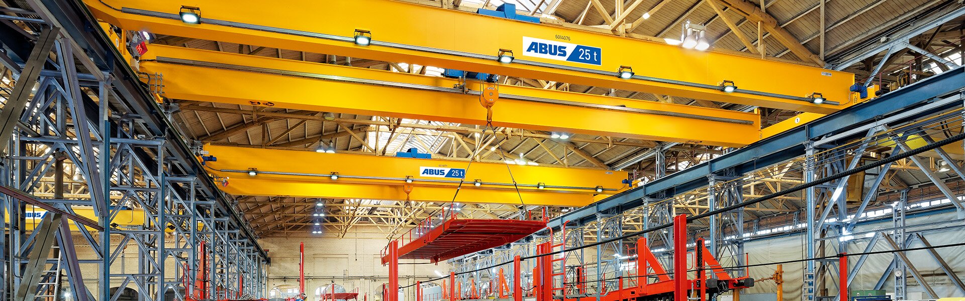 Double-girder overhead travelling crane with LED light line at the WBN Waggonbau company in Niesky Double-girder overhead travelling crane with LED light line at the WBN Waggonbau company in Niesky