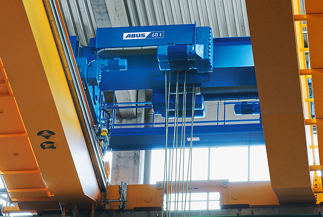 ABUS Type Z double-girder overhead crane with twin hoists and a load capacity of up to 120 tons.
